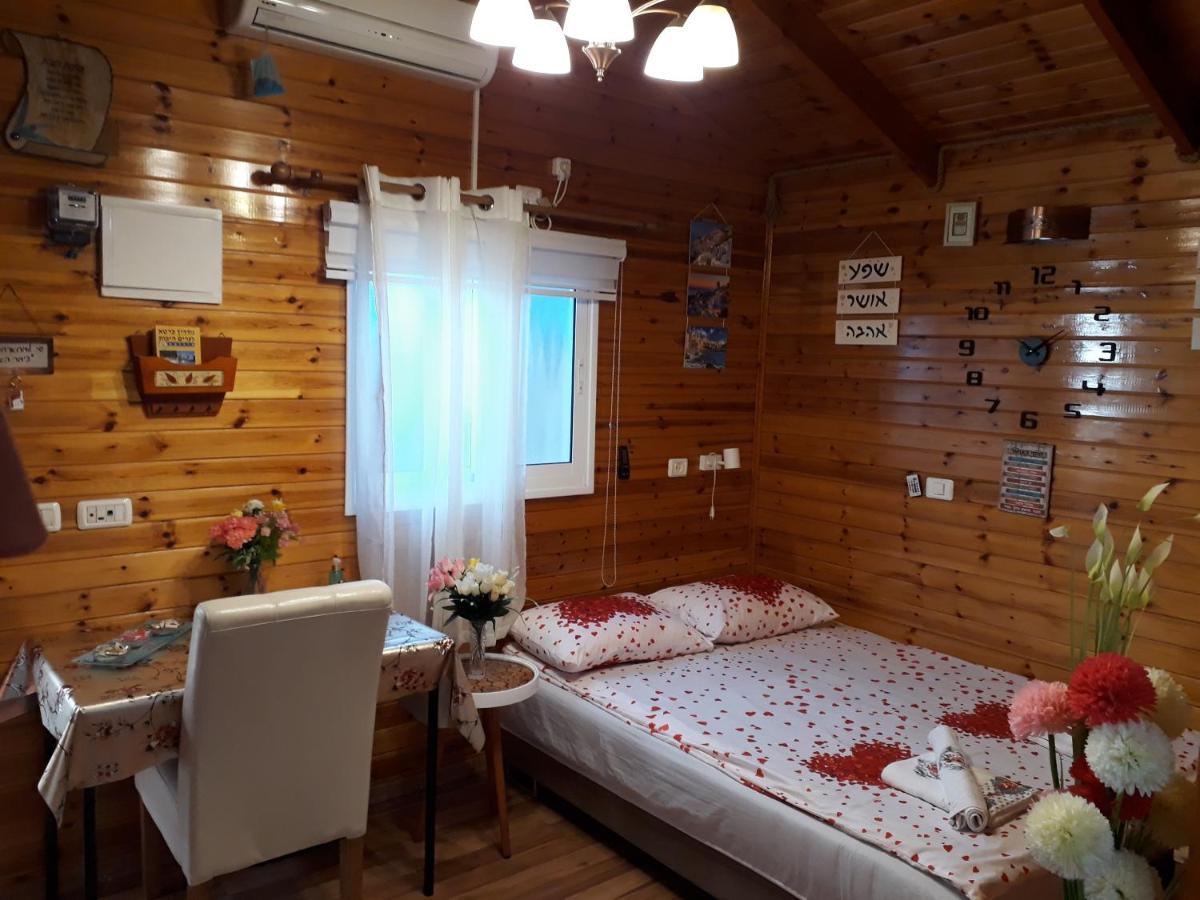 ナハリヤHappiness Zimmer צימר האושר - גם לציבור הדתיアパートメント エクステリア 写真