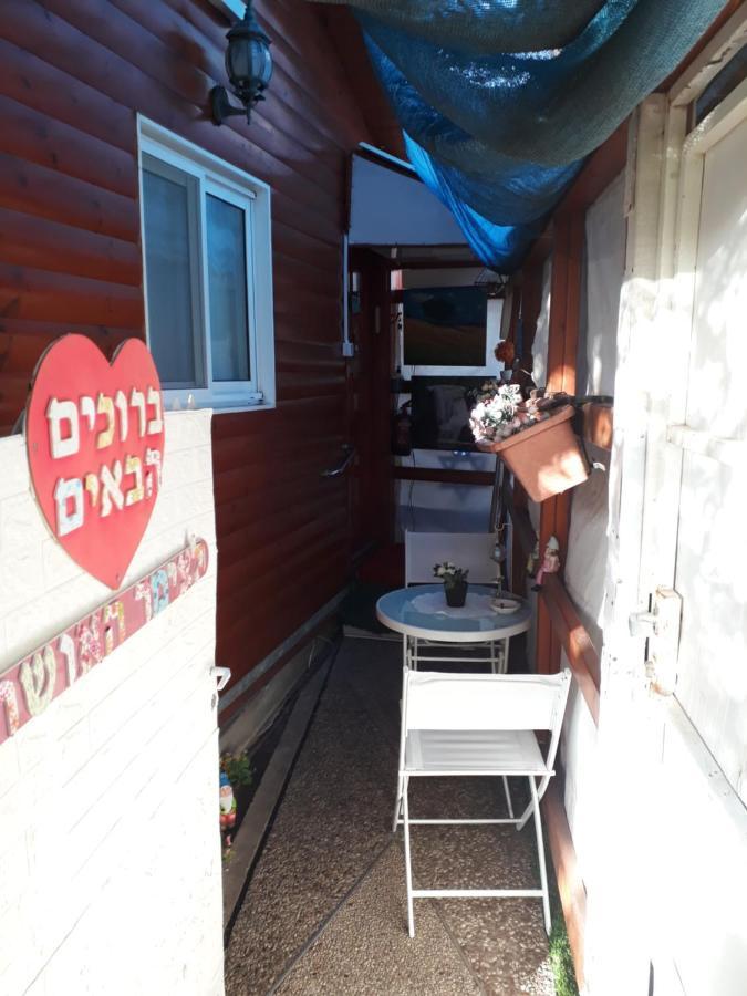 ナハリヤHappiness Zimmer צימר האושר - גם לציבור הדתיアパートメント エクステリア 写真